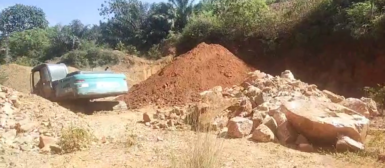 Pengolahan dan pencucian pasir silika di stockpile