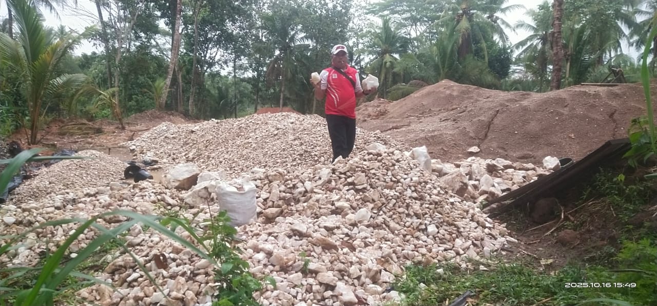 Pengolahan dan pencucian pasir silika di stockpile